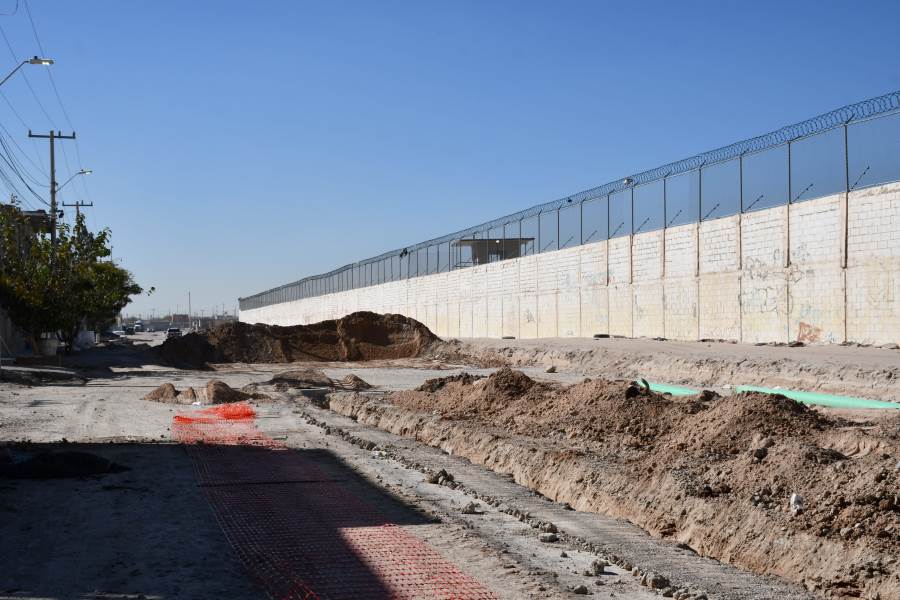 Inician trabajos de pavimentación en la calle Margarita Flores
