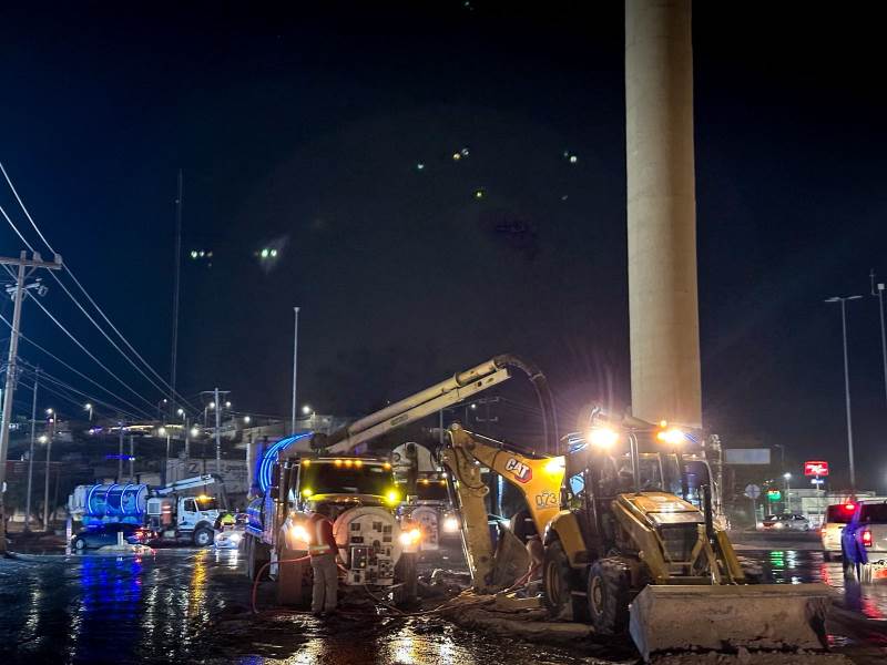 Realizan limpieza nocturna en desarenadoras del colector Norzagaray