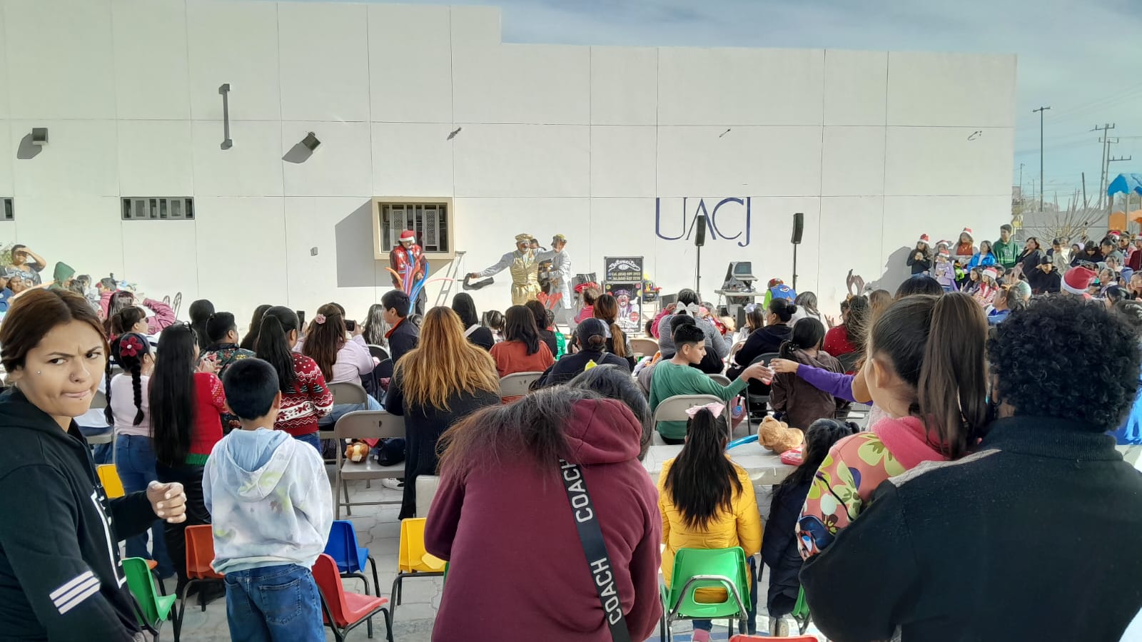 Realizan Posada Navideña en el Centro Comunitario UACJ