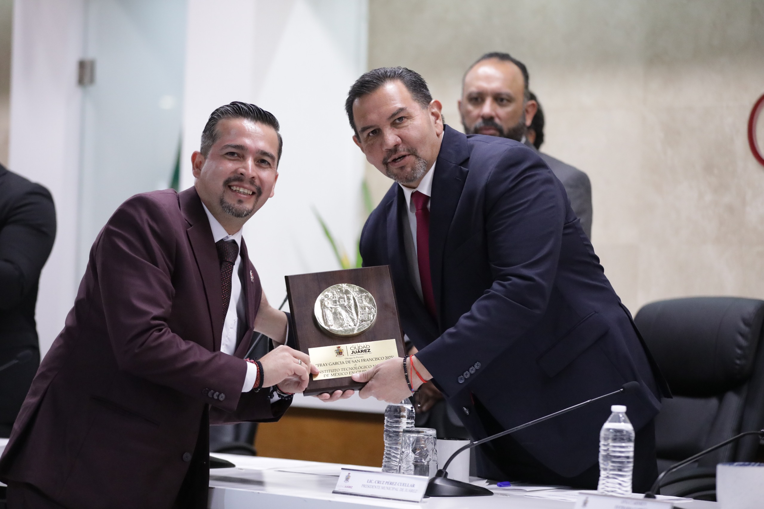 Recibe ITCJ la Presea Fray García de San Francisco por su contribución a la ciudad.