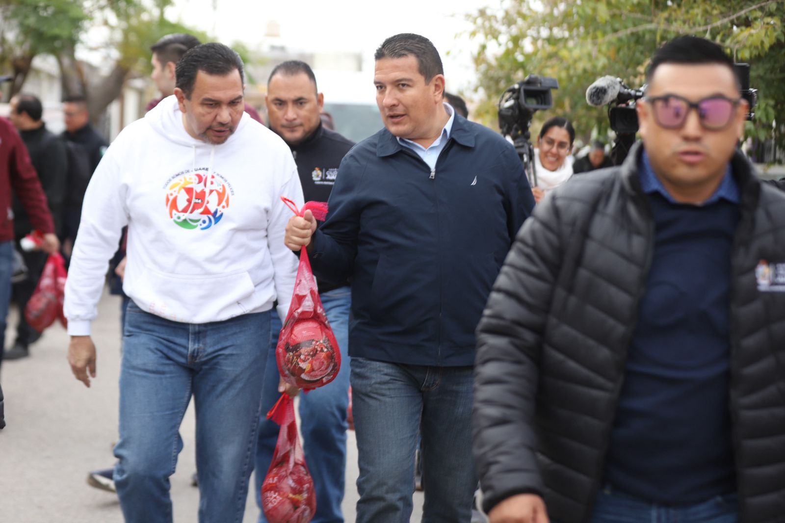 Arranca Desarrollo Social la entrega de piernas de puerco
