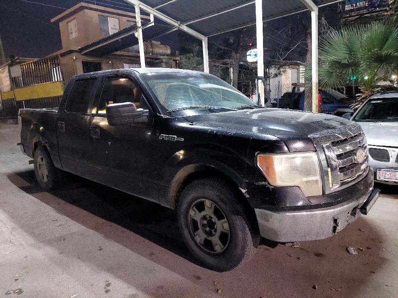 Policía Municipal localiza camioneta con armas largas y equipo táctico