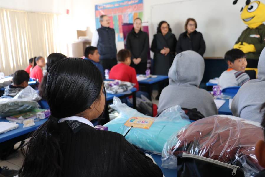 Entregó DIF Estatal chamarras a escuelas de Ciudad Juárez