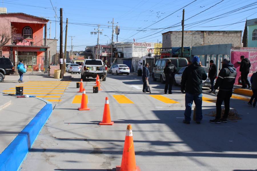 Cambian sentido de trafico vehicularen calles del IMSS 65