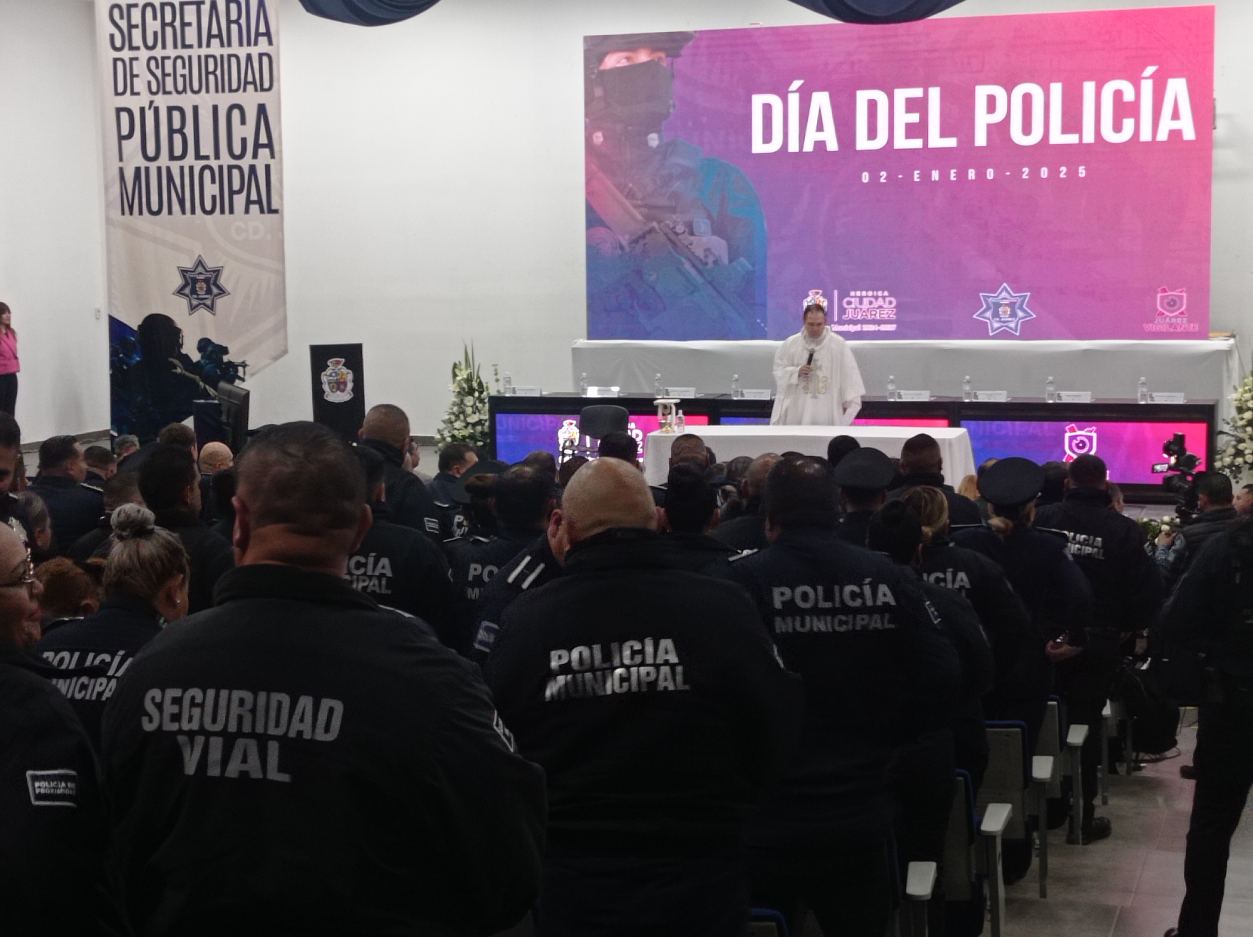 Celebran a policías en su día; inician festejos con misa.