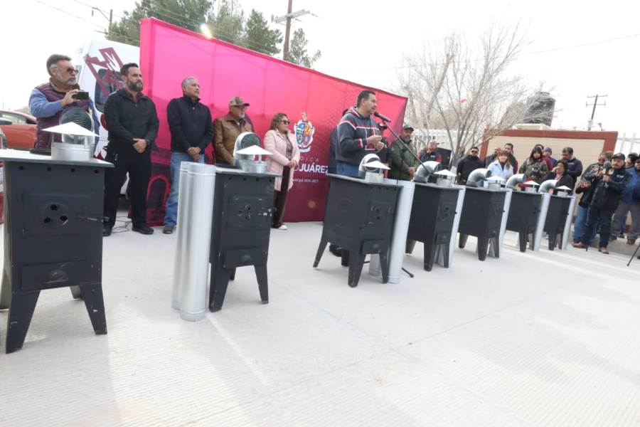 Entregó Presidente Municipal calentones a familias del Valle de Juárez