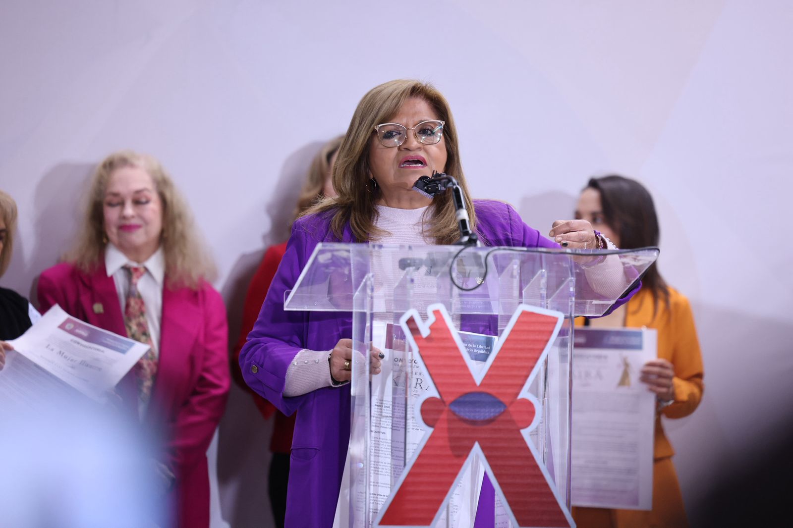 Anuncian bases para la entrega de la Presea Kirá y de la Mujer Ilustre.