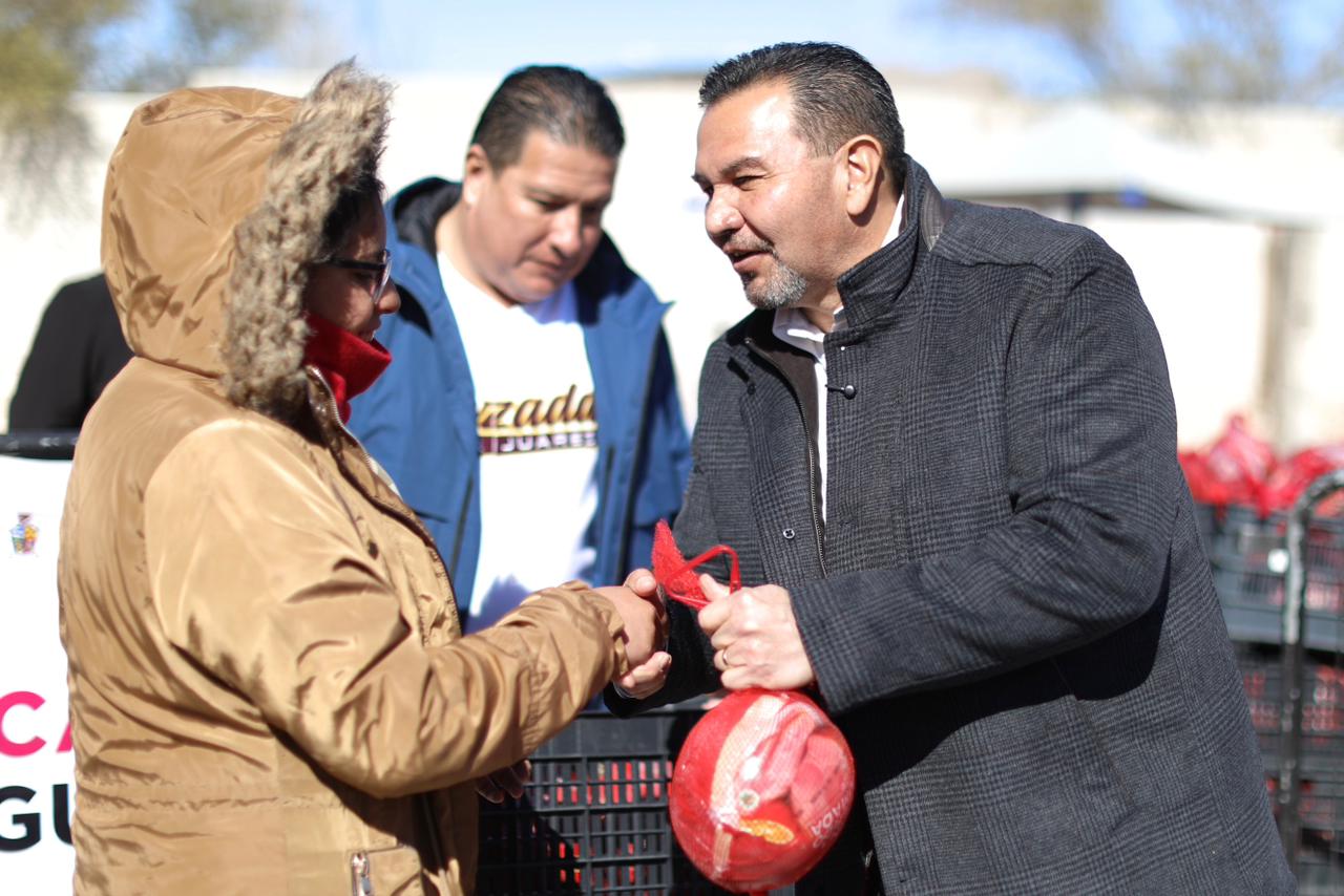 Convive alcalde con vecinos de Los Kilómetros; reconoce el esfuerzo que realizan comités.