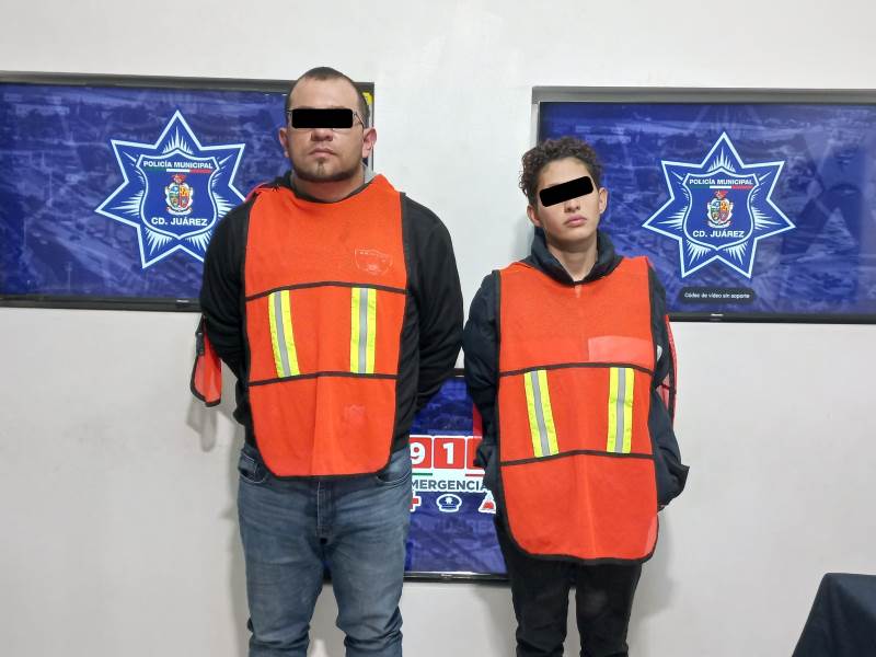 Detienen a dos personas con arma, droga y motocicleta con reporte de robo