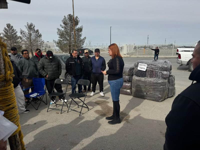 Entregan cobijas a extrabajadores de maquiladoras en el suroriente