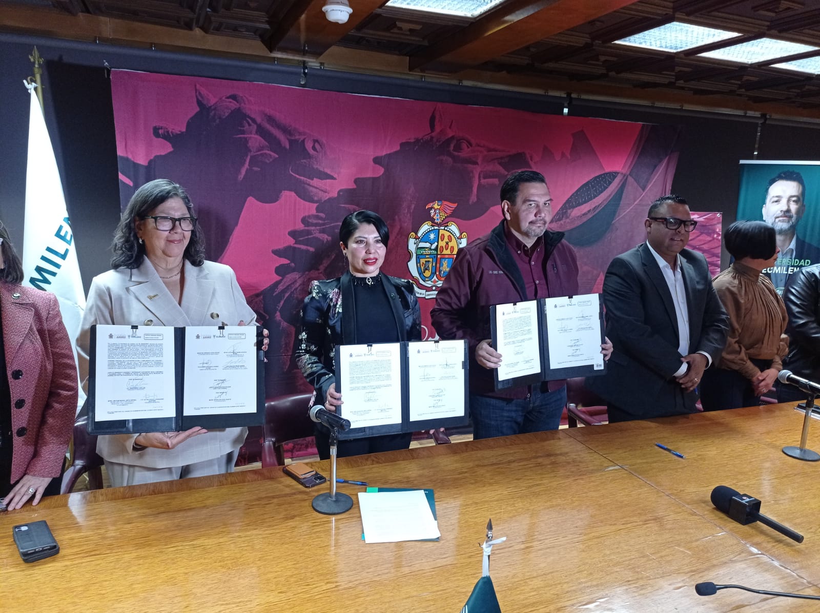 Firman convenio para capacitación de empleados de maquiladora.