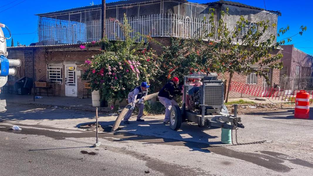 Realizó JMAS operativo de limpieza en drenaje de la zona Centro