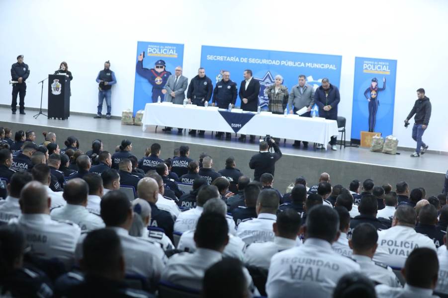 Reconocen a policías destacados y personal con años de servicio en la SSPM