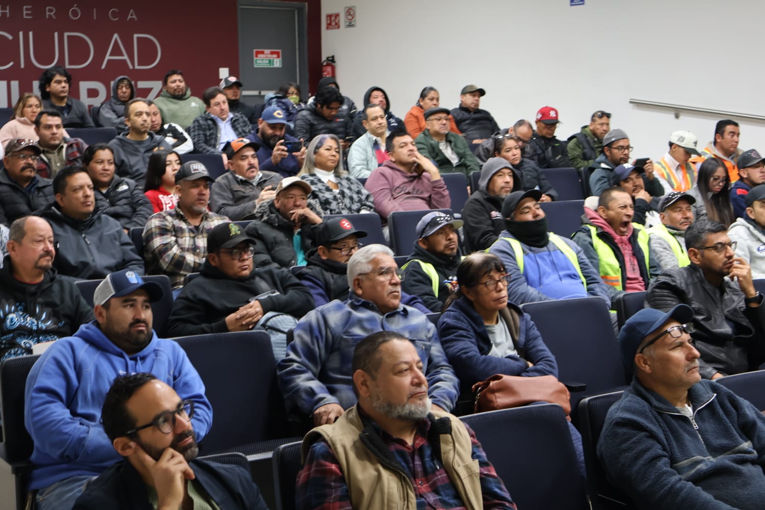 Atienden juarenses convocatoria al último taller de poda de la temporada.
