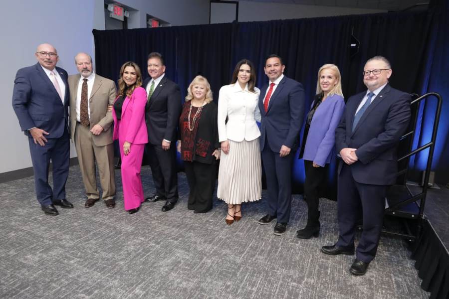 Recibió presidenta de DIF, Rubí Enríquez reconocimiento de empresarios de El Paso