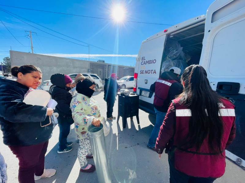 Llevó Desarrollo Social apoyos de invierno a grupos originarios