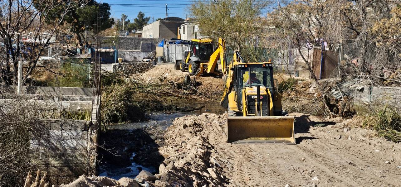 Trabaja la JMAS para resolver brote de drenaje en la colonia López Mateos