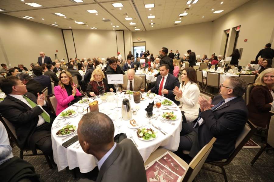 Imparte conferencia Cruz Pérez Cuéllar ante asociación de comerciantes en El Paso