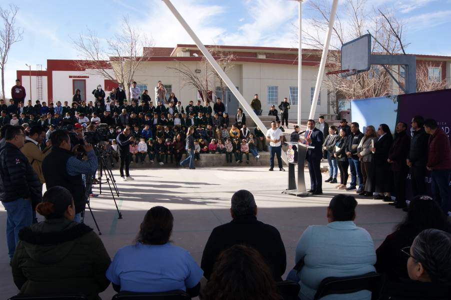 Suma municipio 108 domos escolares entregados.