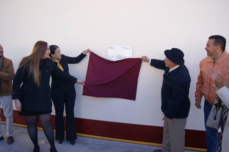 Entrega alcalde rehabilitación de 2 escuelas beneficiadas con trabajos de remodelación