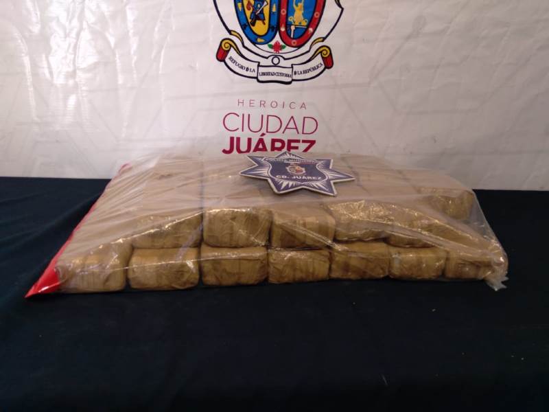 Localizan droga abandonada en la vía pública