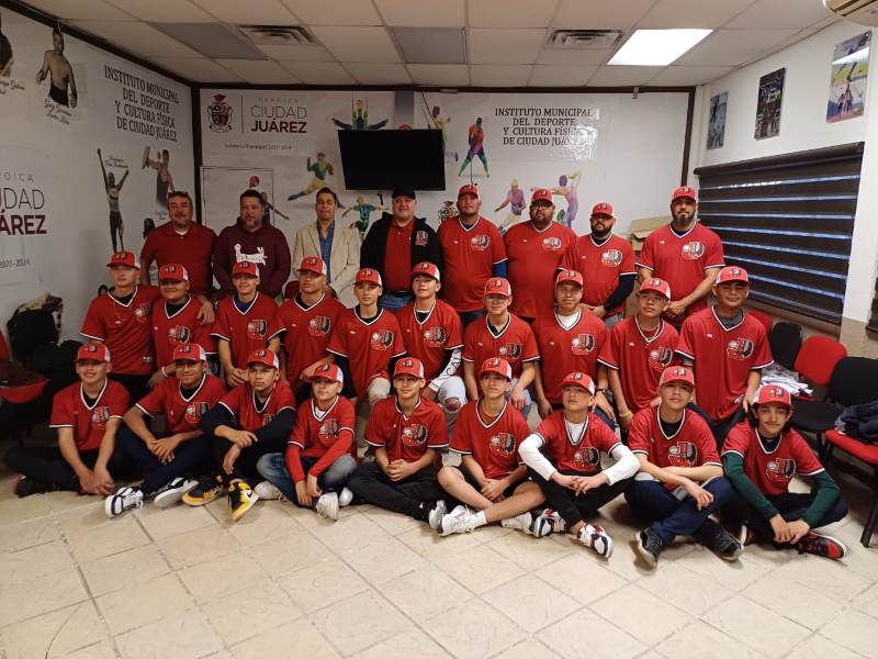 El IMDEJ entregó uniformes a la novena de béisbol juarense para los Juegos Conade 2024