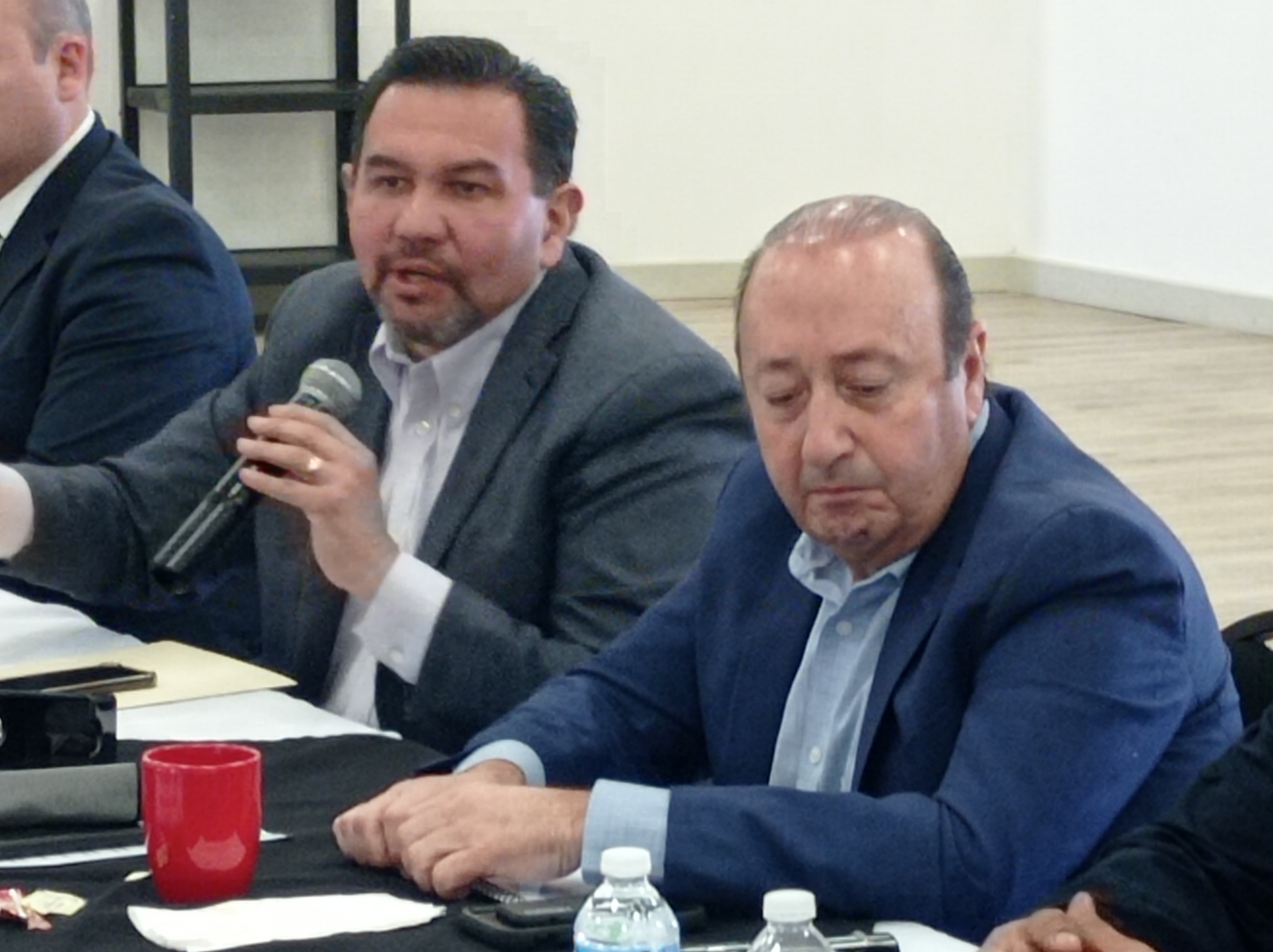 Presenta alcalde proyectos de inversión ante integrantes del CCE.