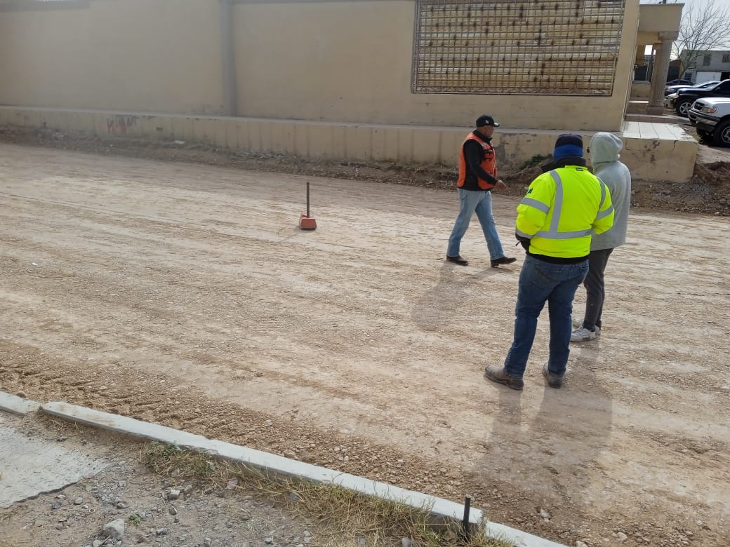 Registran avance obras de pavimentación en calle Sierra del Águila