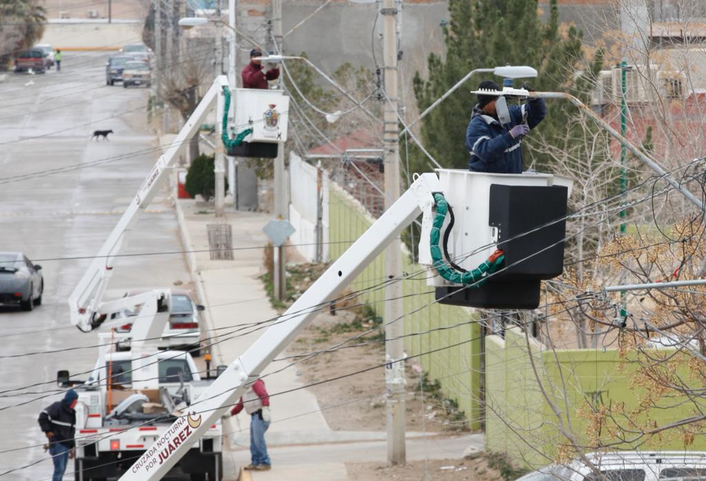 Instala Servicios Públicos 170 luminarias en la colonia Kilómetro 20