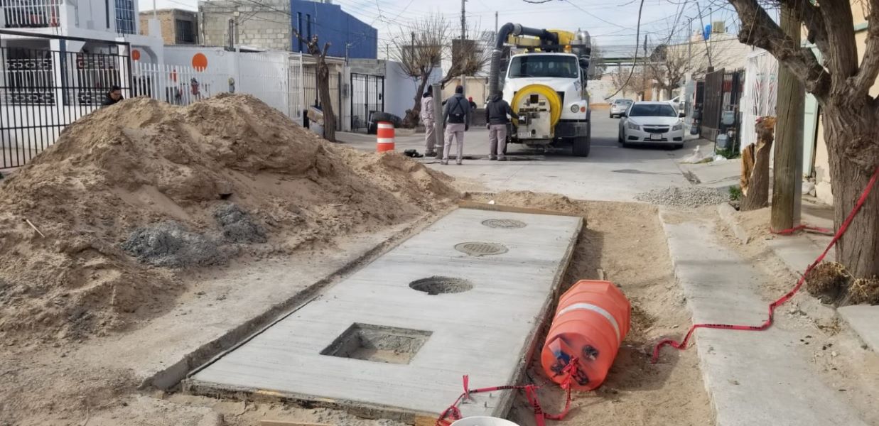 La J+ repara hundimiento en calle laguna grande