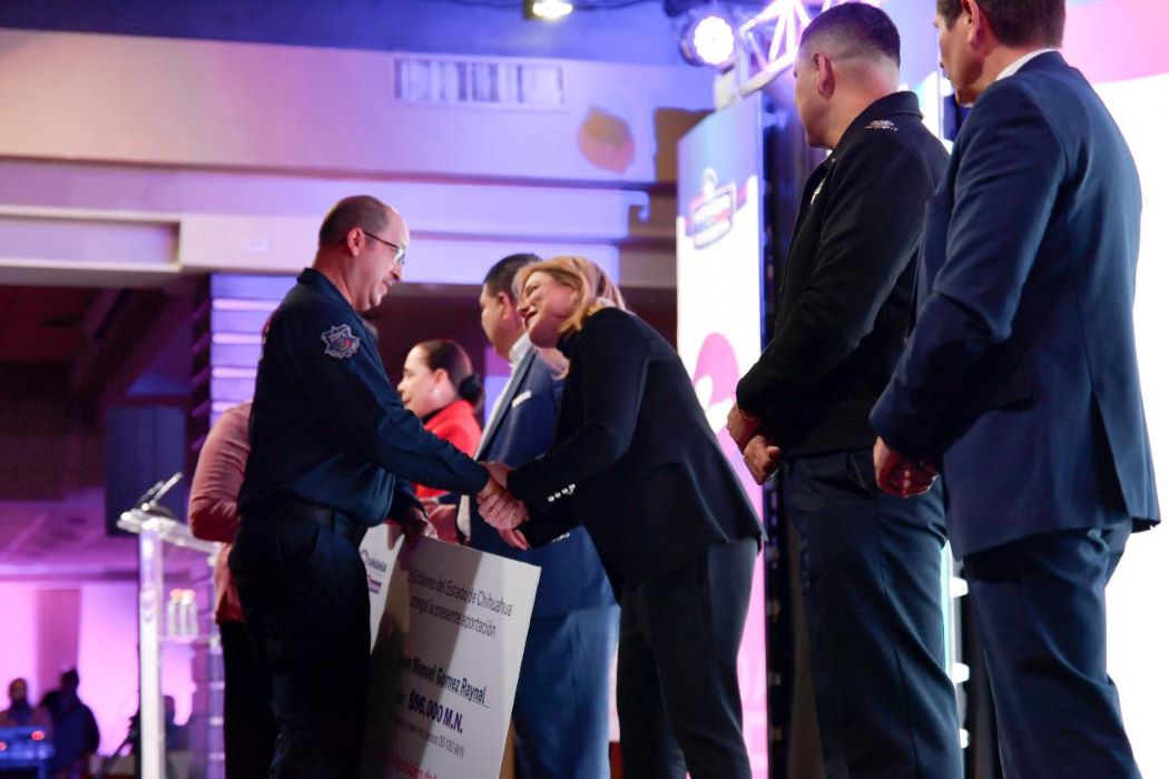 Entrega Gobernadora Maru Campos prestaciones y apoyos a personal sustantivo en Ciudad Juárez