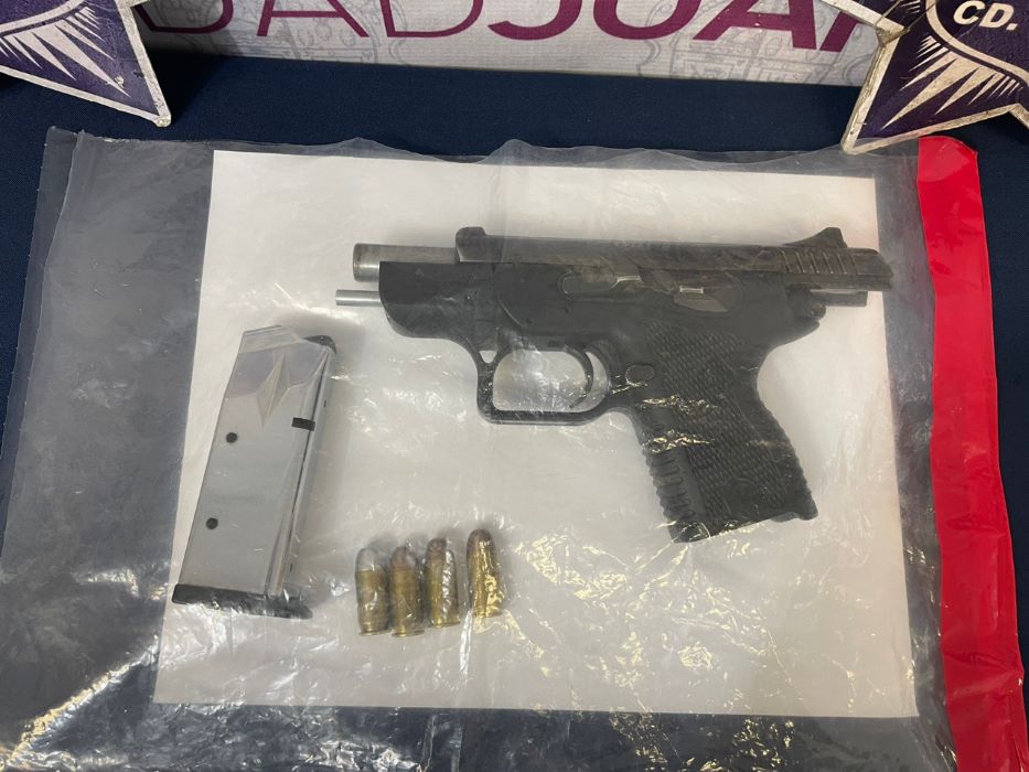 Detienen a sujeto en posesión de un arma de fuego calibre 45