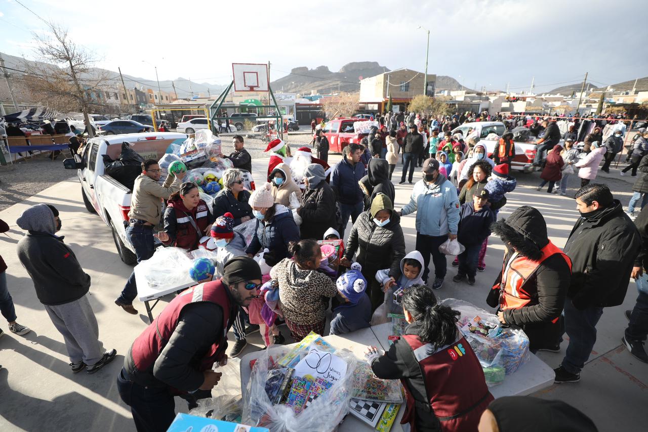 Sigue municipio con reparto de calentadores y piernas de puerco en colonias.