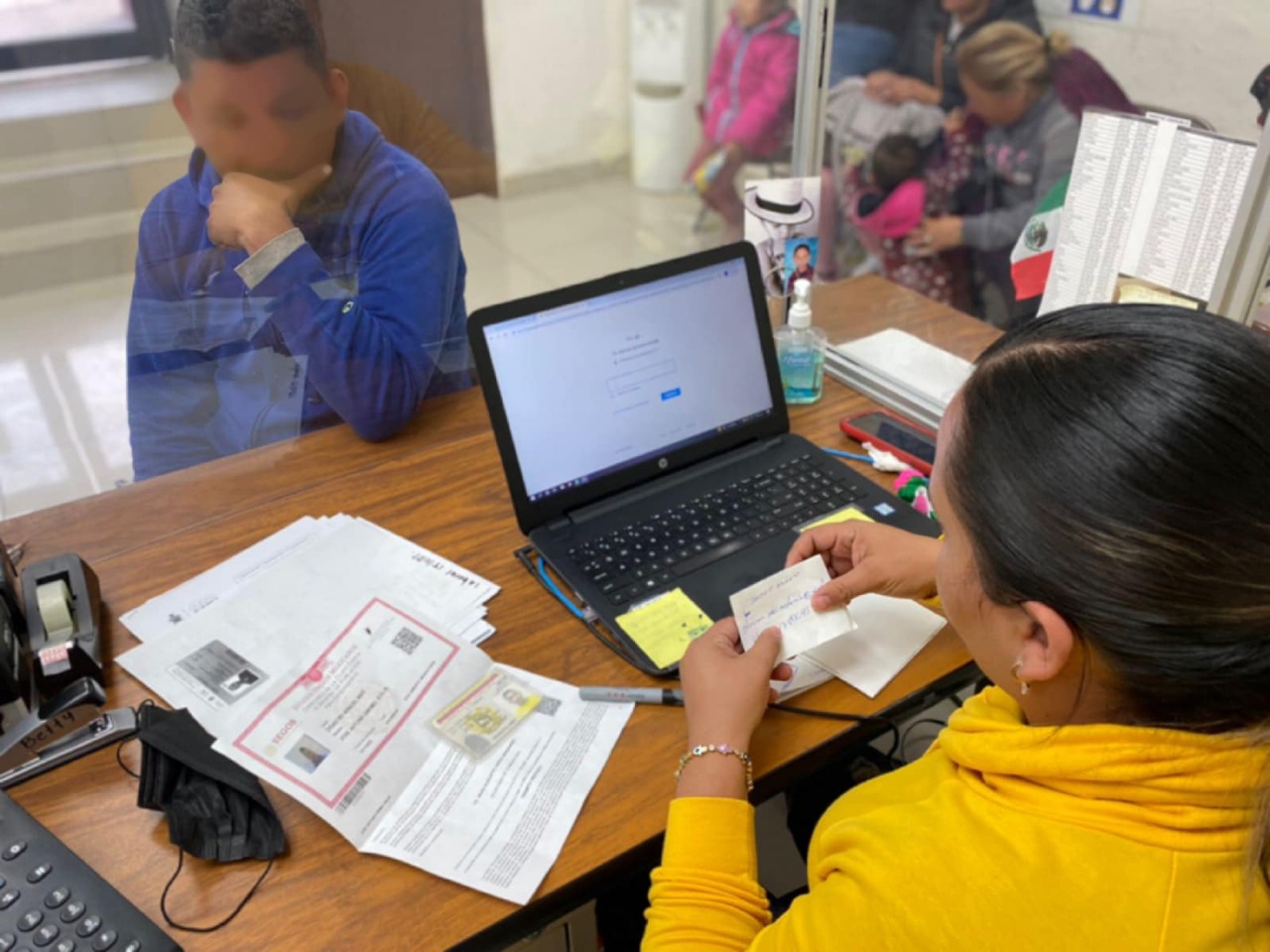 Fueron contratados 300 migrantes en empresas locales durante el 2022.