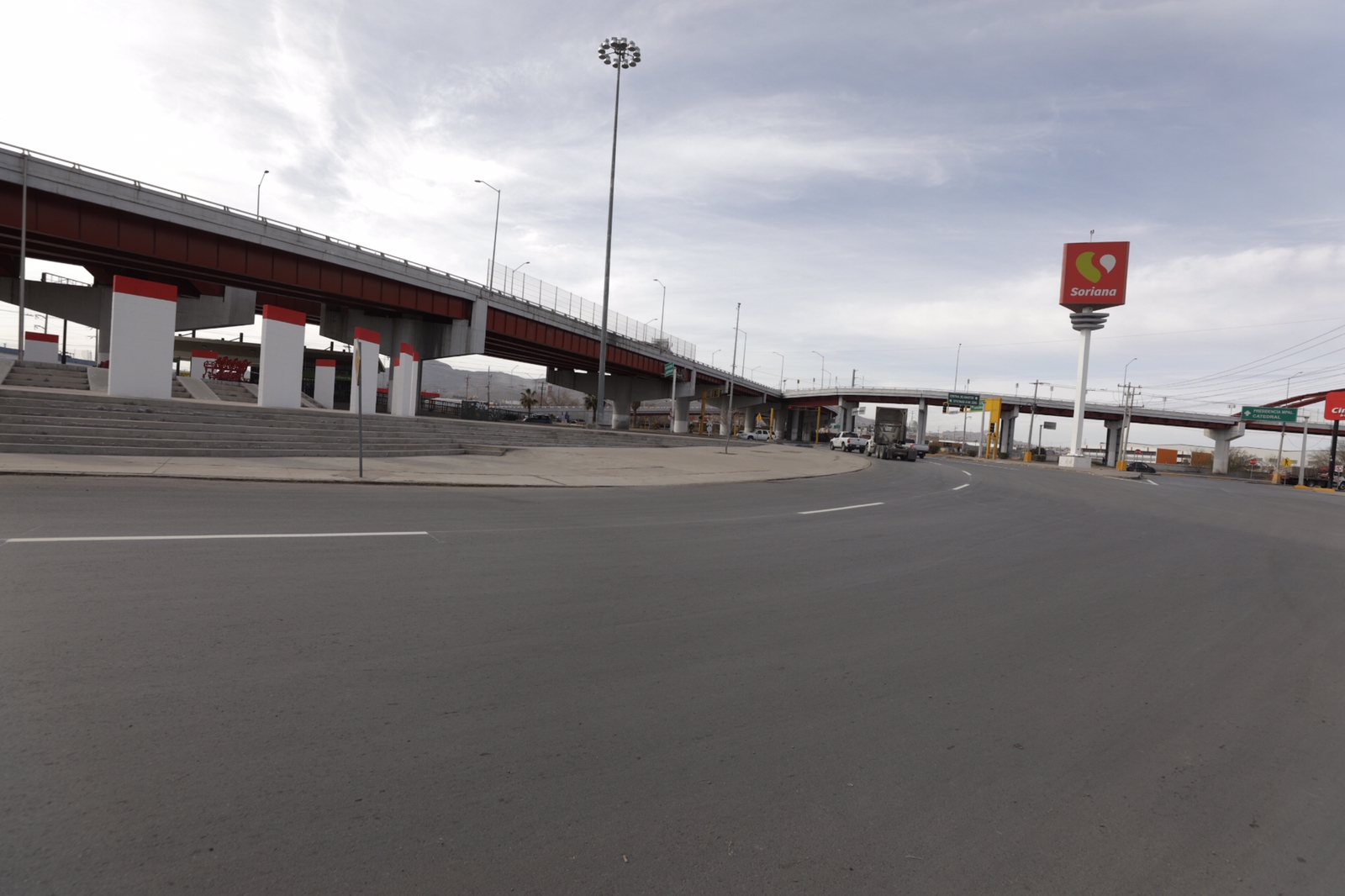 Entrega municipio obras de repavimentación del Eje Vial Juan Gabriel y Calzada Sanders.