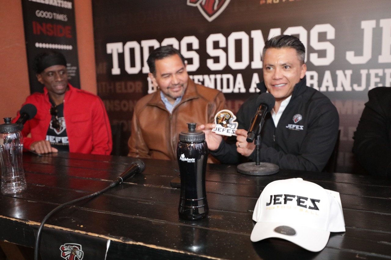 Presidente Municipal dio la bienvenida a jugadores de Jefes Profootball