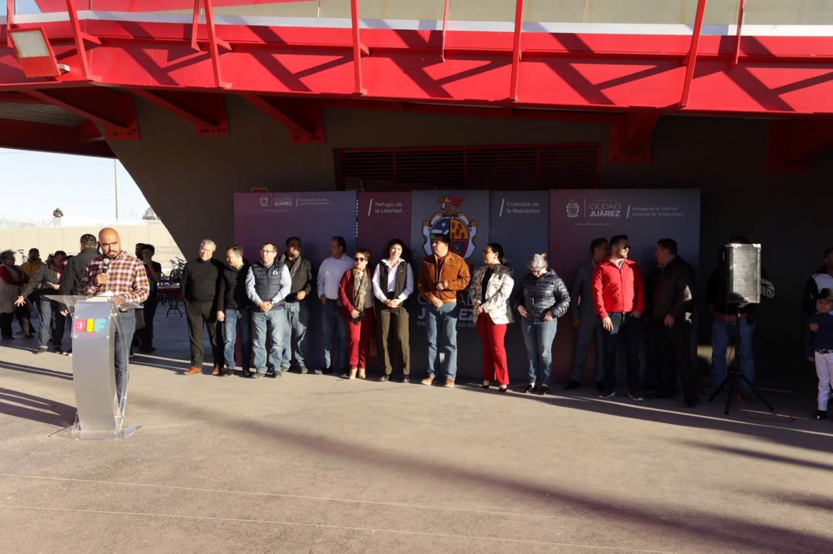 Alcalde y su esposa Rubí celebran con los juarenses el Día de Reyes Magos