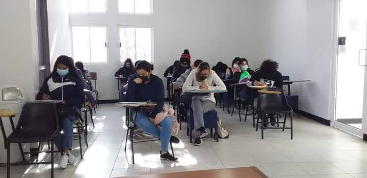 Promueve Centros Comunitarios clases y asesorías de preparatoria