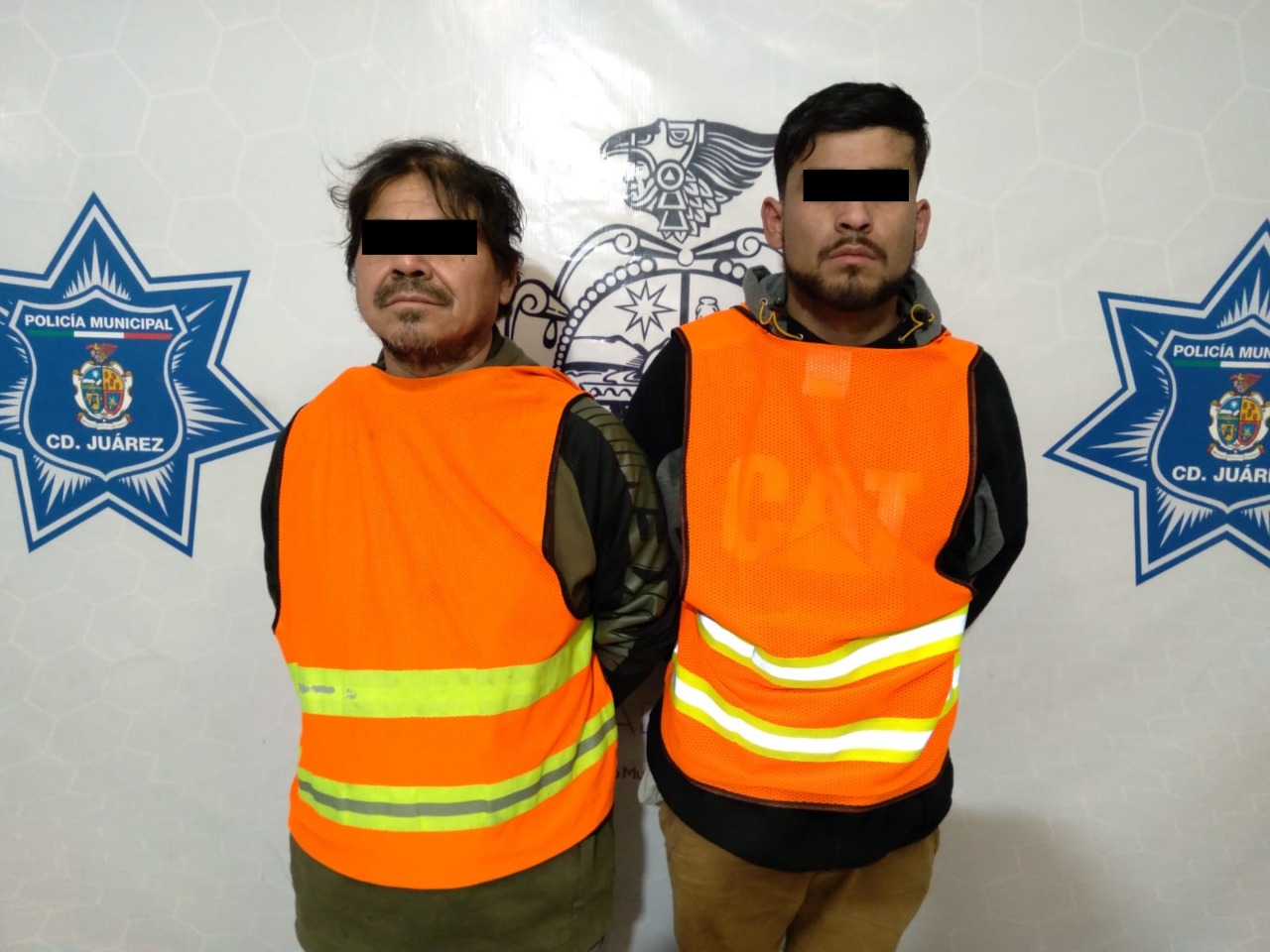 Arrestaron a dos sujetos con una escopeta, cartuchos, equipo táctico y droga