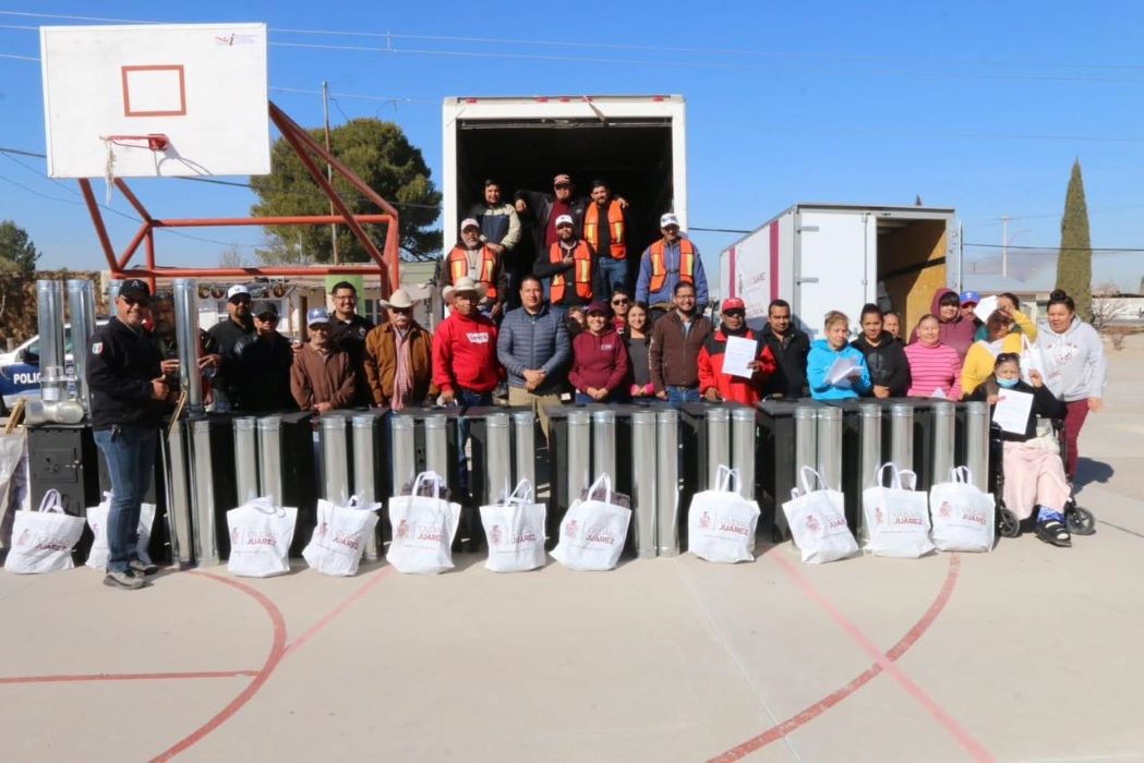 Continuó entrega apoyos de invierno en el Valle de Juárez