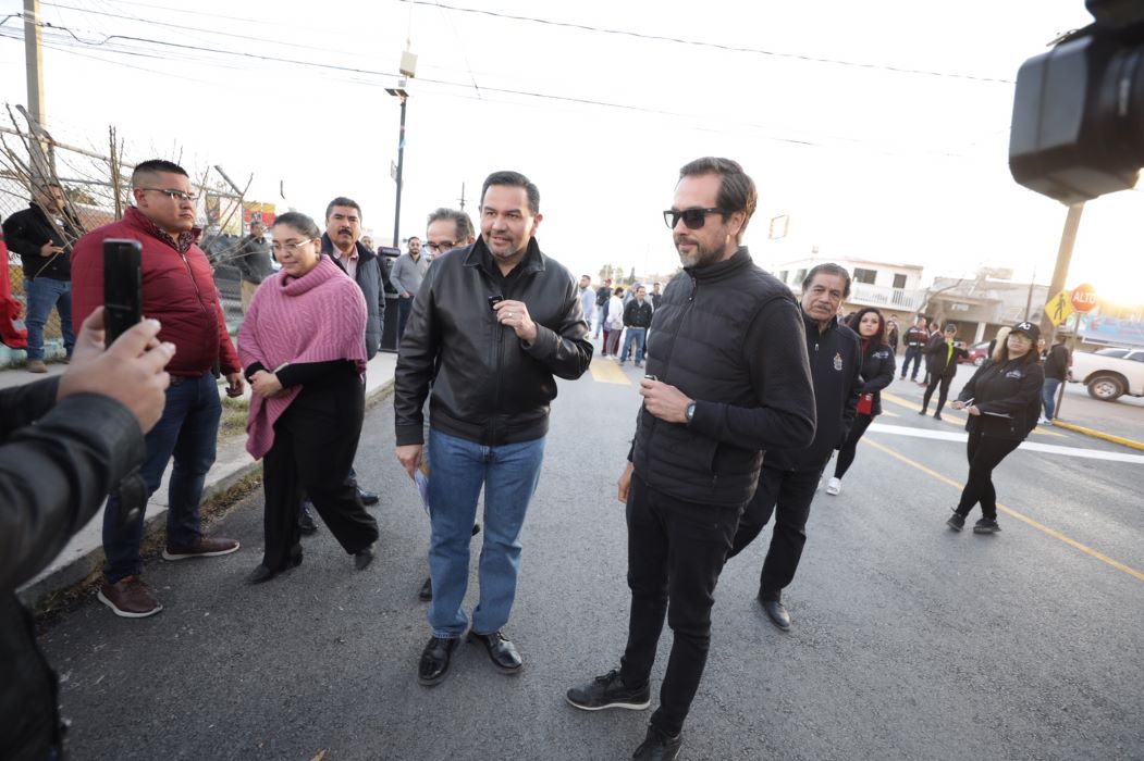 Entregan obras de pavimentación en colonia Satélite