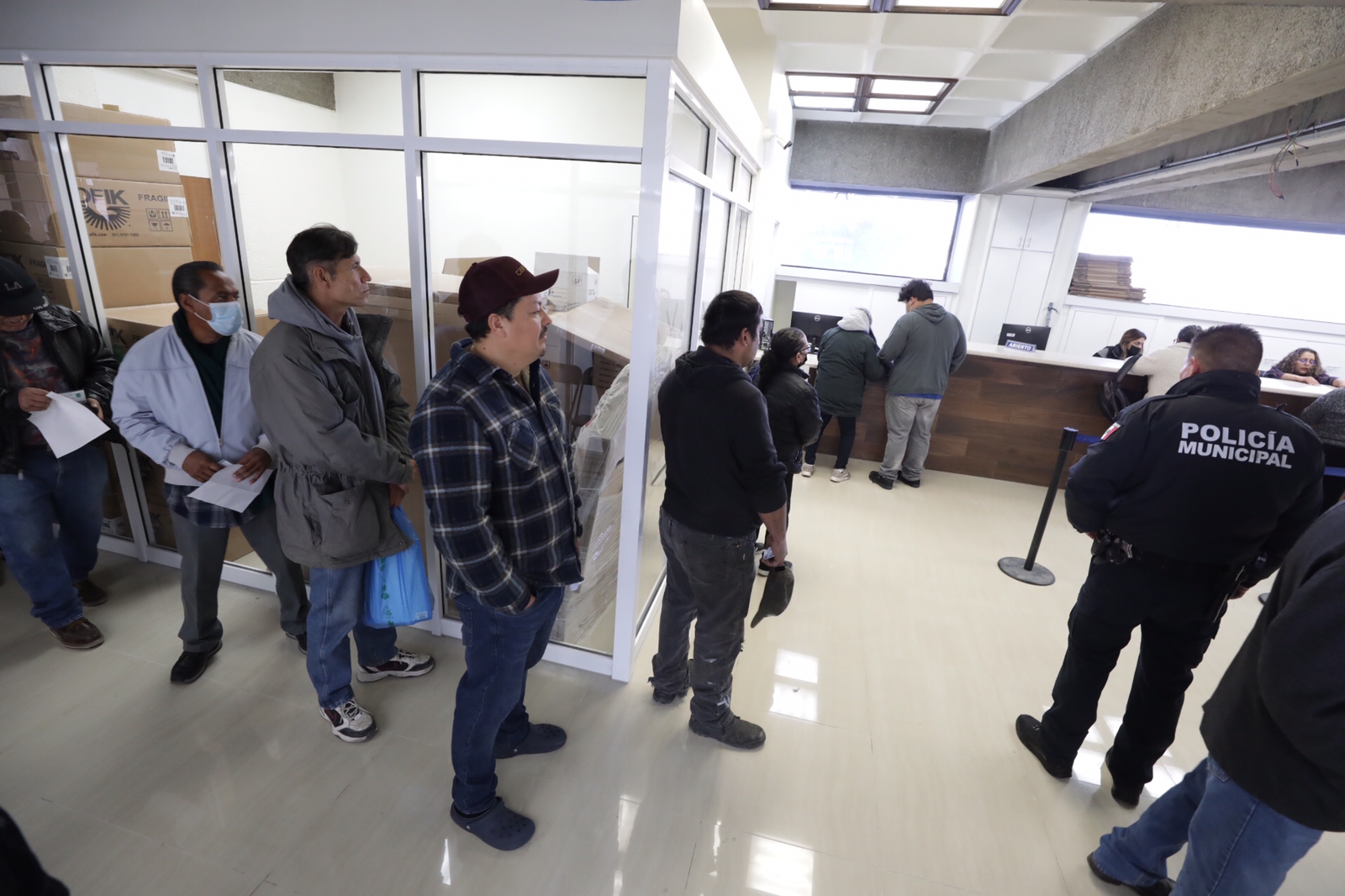 Acuden ciudadanos a realizar pago de Impuesto Predial