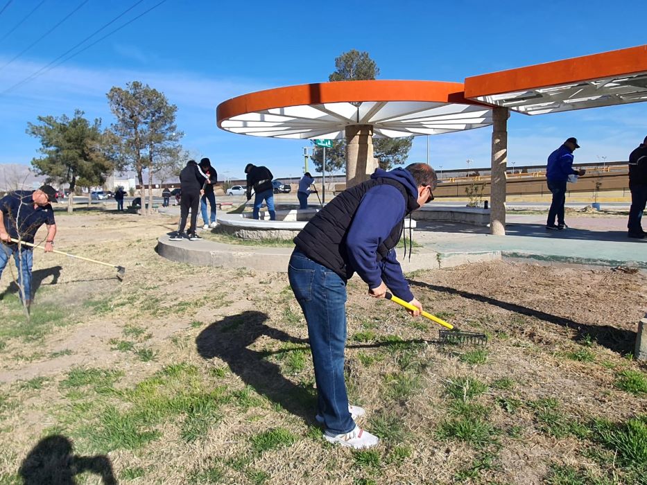 Trabajó Parques y Jardines con voluntariado en el Parque Lineal IV Siglos