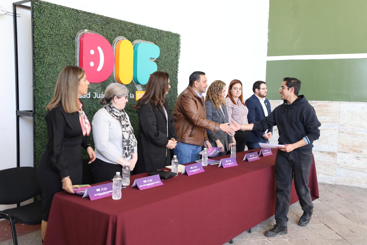 Reconocen a empleados que tuvieron a cargo las Villas Navideñas