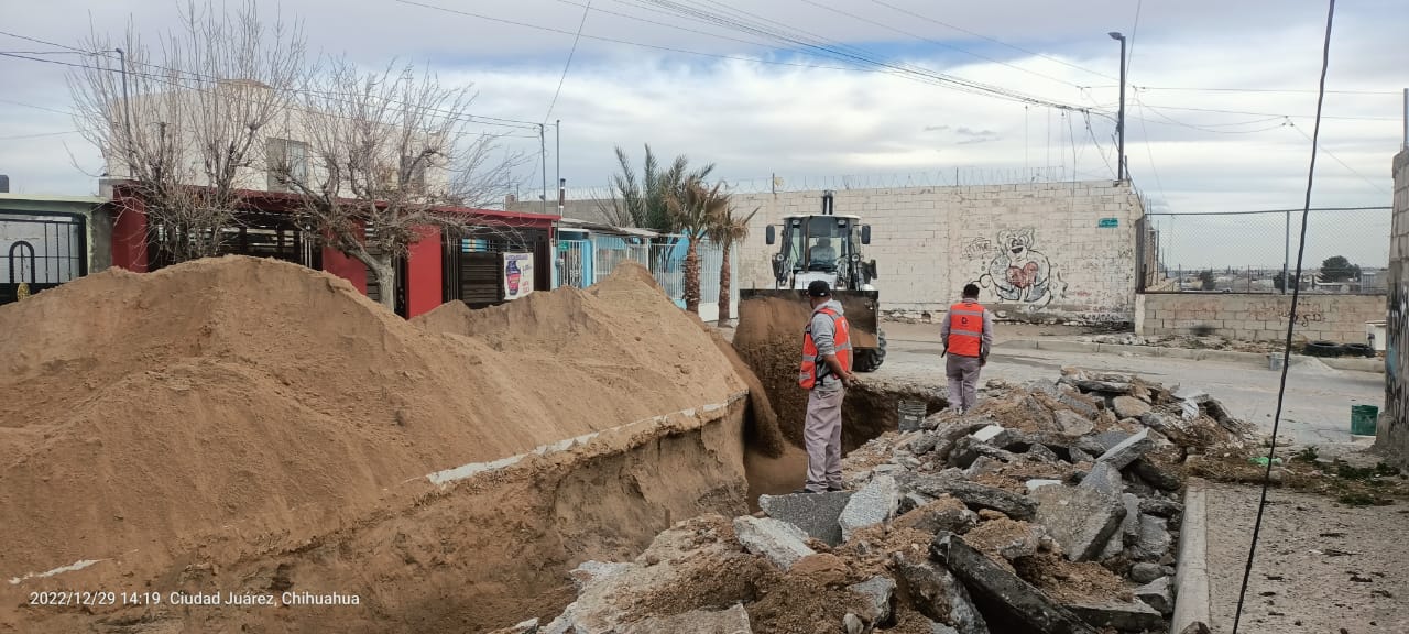 JMAS sustituye tubería de drenaje en mal estado