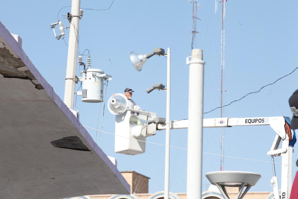 Rehabilitan luminarias en la Plaza Guadalupe de la Zona Centro