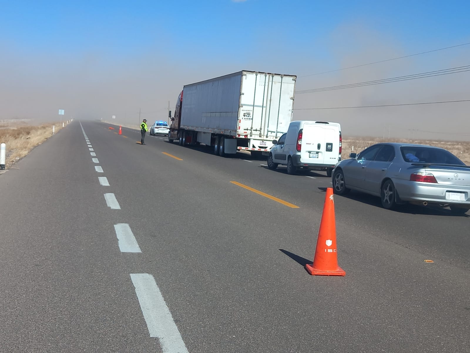 Advierten sobre cierres en tramos carreteros debido a condiciones climatológicas.