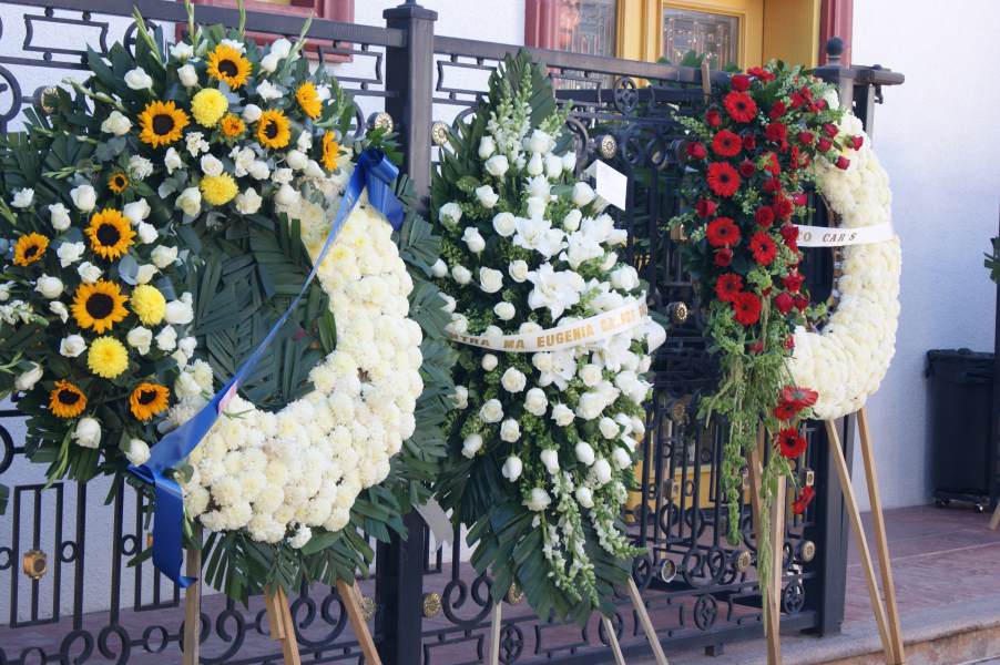 Acuden cientos de personas a despedir a Héctor Murguía.