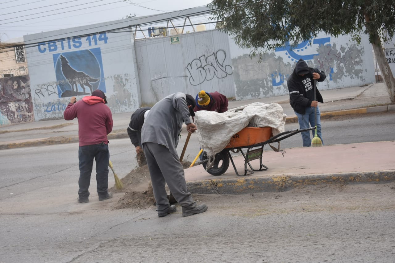 Realizan operativo de limpieza en la avenida Valentín Fuentes.