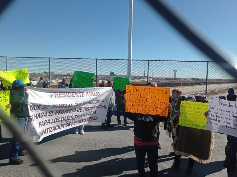 Por segunda ocasión, ferrocarrileros bloquean acceso a tráileres en Puente Córdova – Américas.